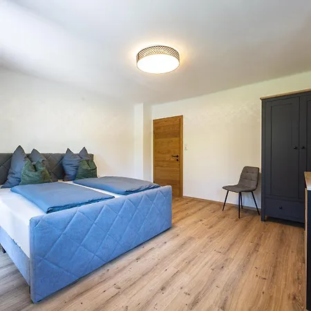 Schusterhaeusl アパート ラウリス