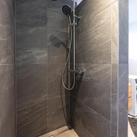 Schusterhaeusl * ラウリス