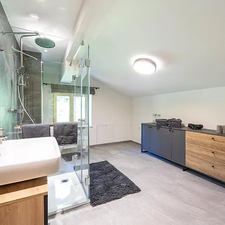 Schusterhaeusl * ラウリス