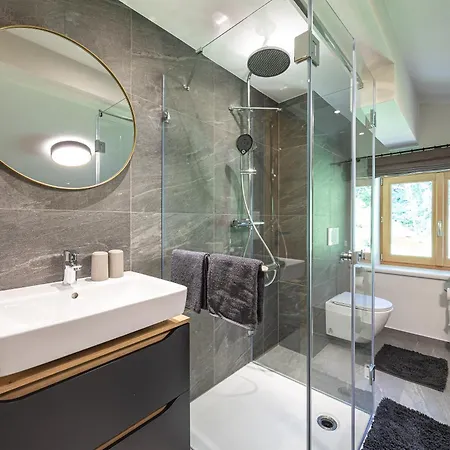 Schusterhaeusl * ラウリス