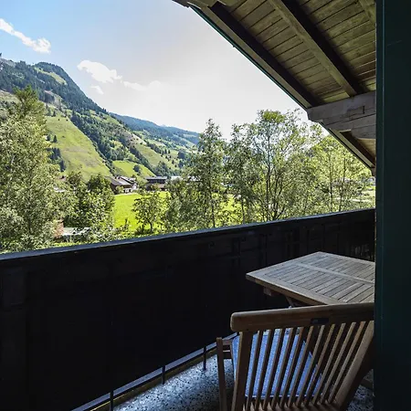 Schusterhaeusl アパート ラウリス