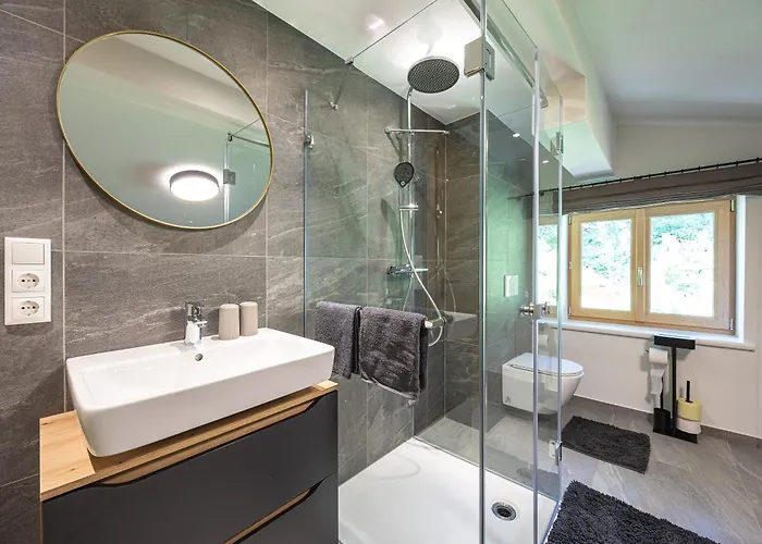 Schusterhaeusl * ראוריס